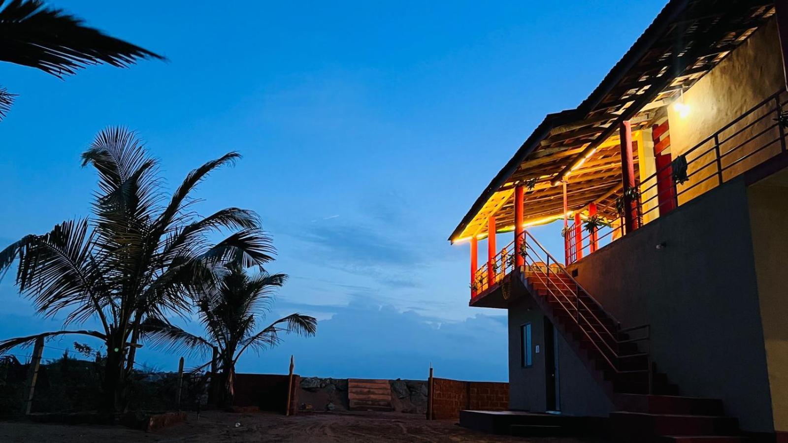 Nakshatra Beach Stay Гокарна Екстериор снимка